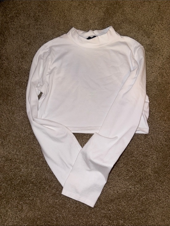 PrettyLittleThing Tops - PrettyLittleThing White Cropped Long Sleeve Top